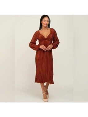 Baltic Born Neutral Open Back Maxi Dress Feminine Chic Stretch Sweetheart Neck